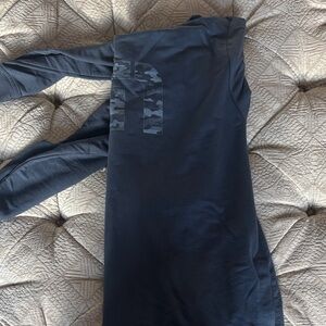 Under Armour Long Sleeve Tee - Dark Gray